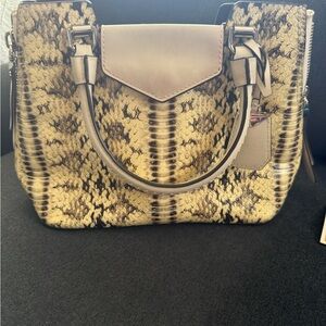 Michael Kors Blakely Nat/Lt Cream Messenger